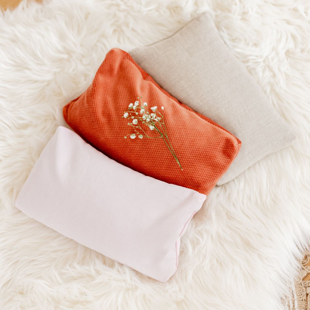 La bouillotte avec de sarrasin rose